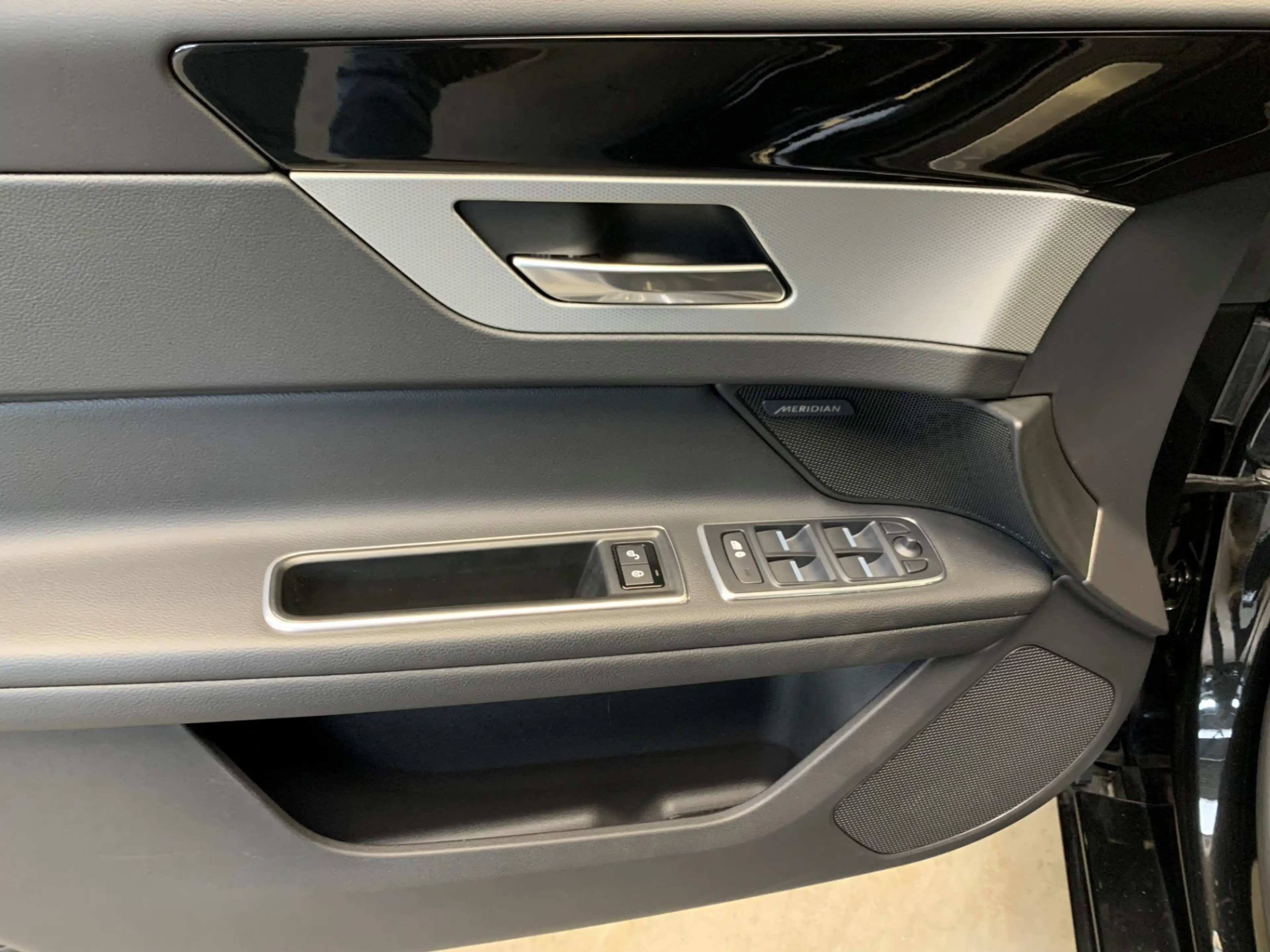 Jaguar XF 2.0t Prestige VIRTUAL COCKPIT-NAVI-LANE ASSIST-ECC — photo 44