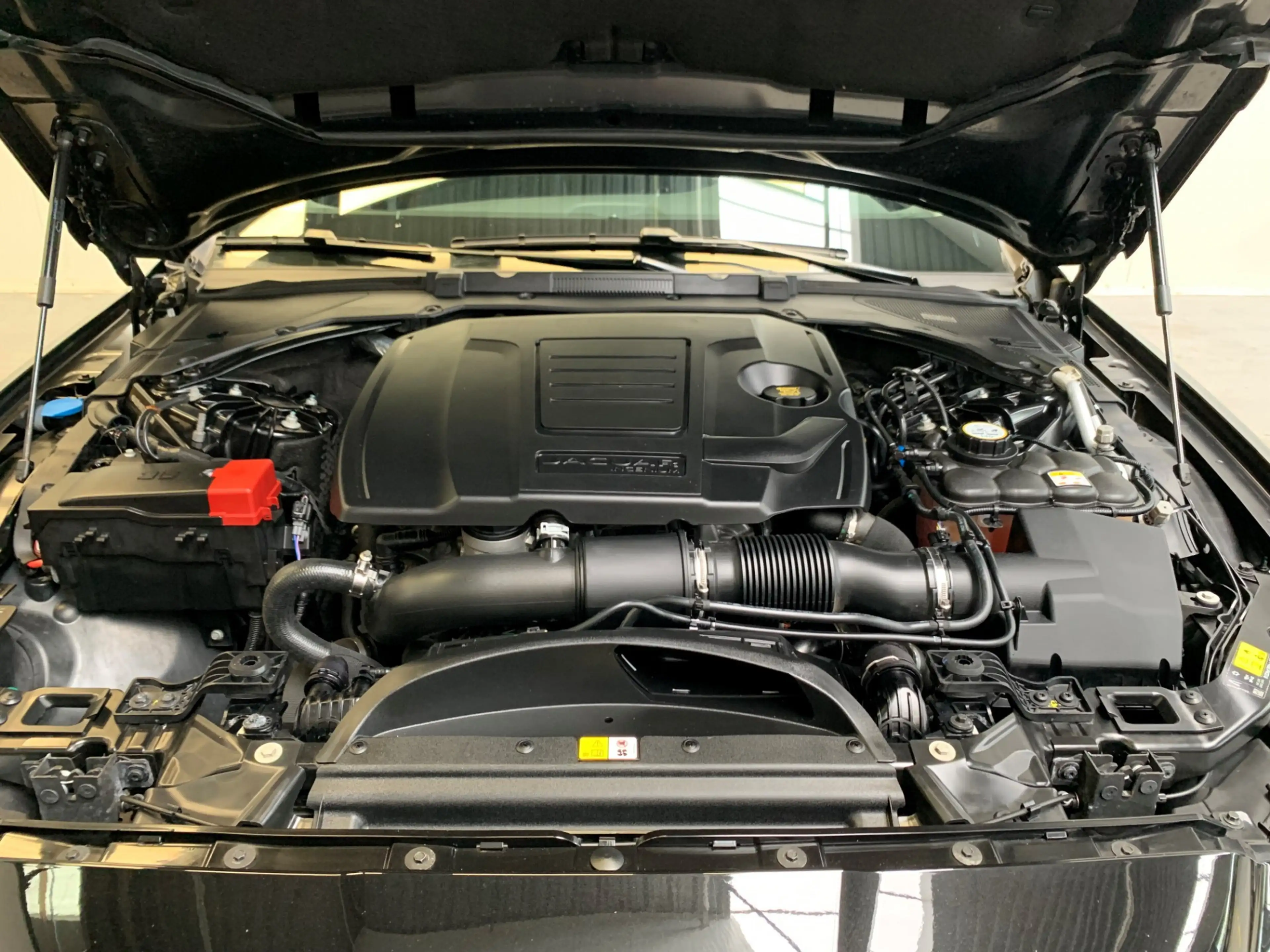 Jaguar XF 2.0t Prestige VIRTUAL COCKPIT-NAVI-LANE ASSIST-ECC — photo 7