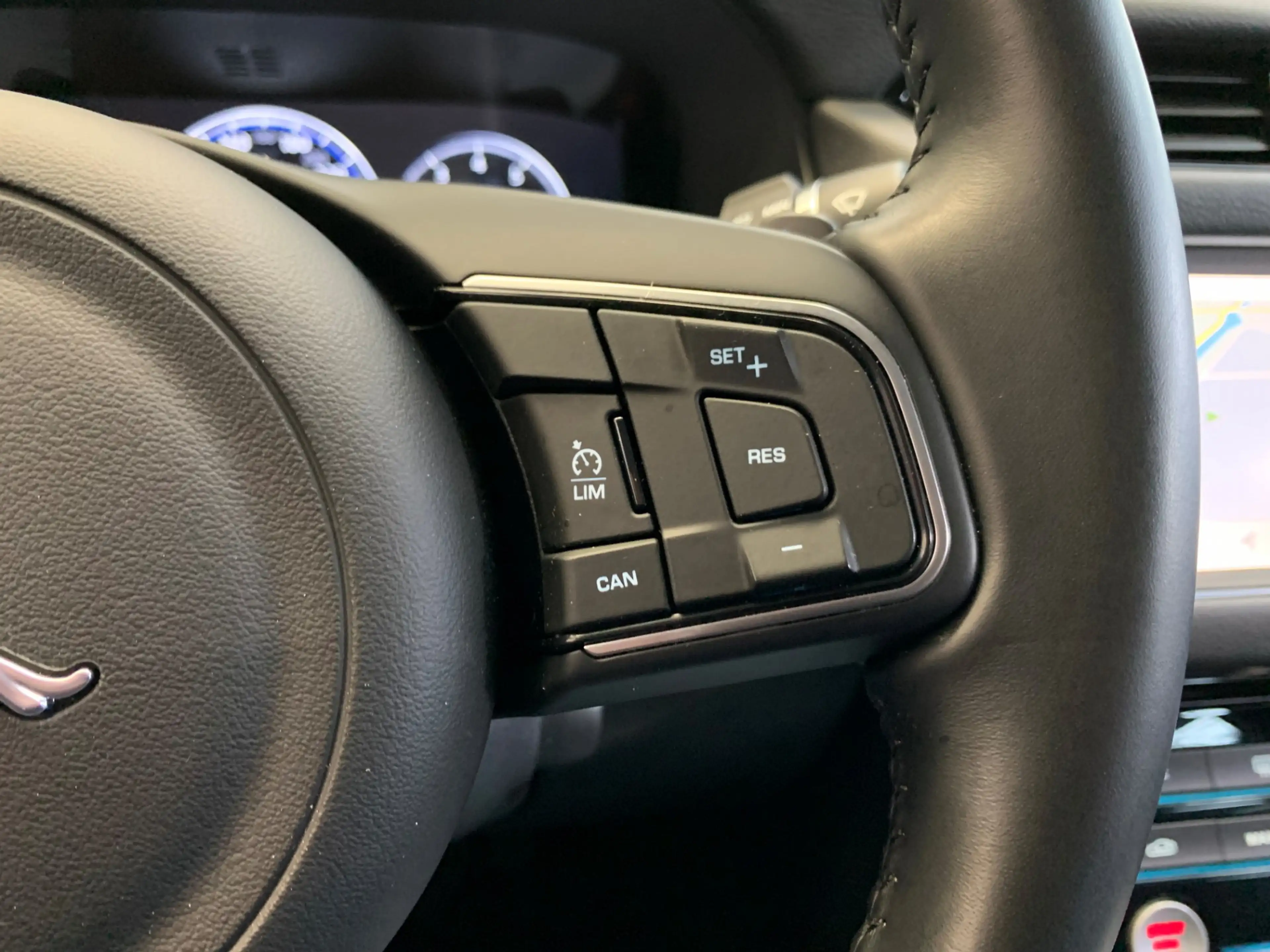 Jaguar XF 2.0t Prestige VIRTUAL COCKPIT-NAVI-LANE ASSIST-ECC — photo 30
