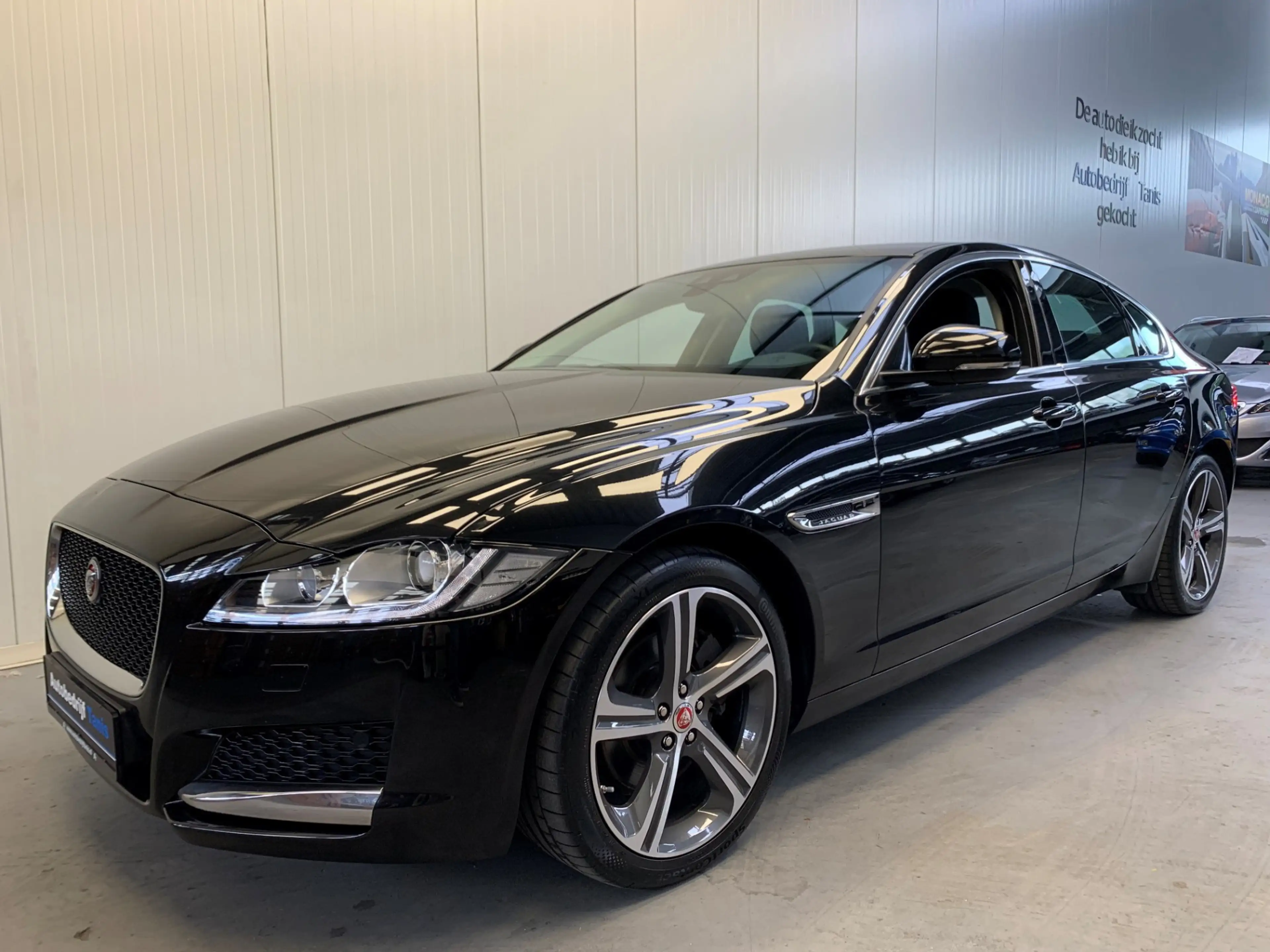 Jaguar XF 2.0t Prestige VIRTUAL COCKPIT-NAVI-LANE ASSIST-ECC — photo 18