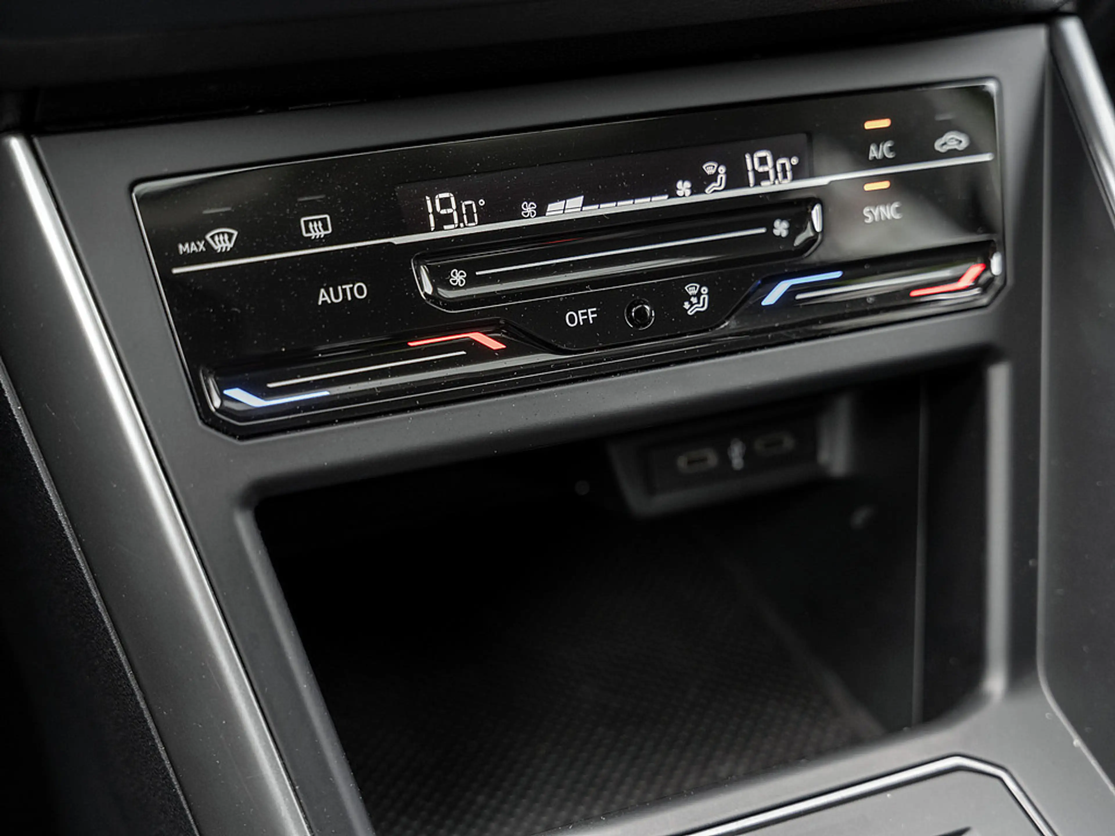 Volkswagen Taigo 1.0 TSI Life NAVI PANO KAM LED PDC ACC — photo 9