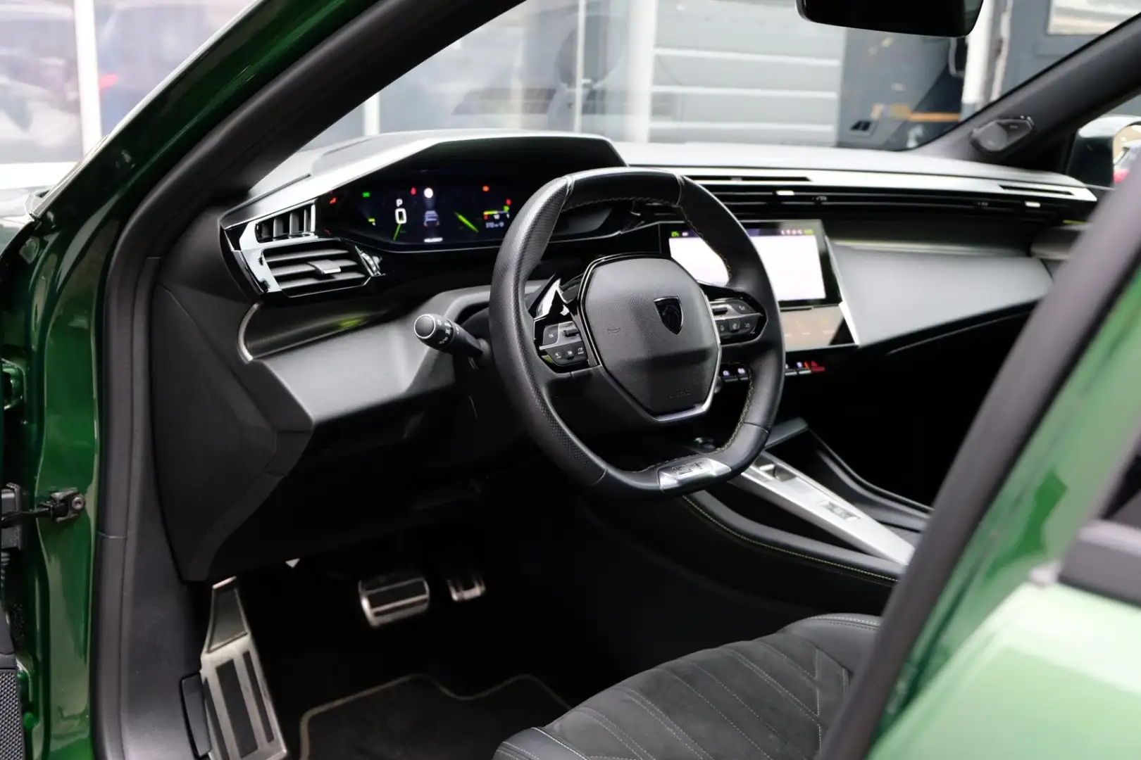 Peugeot 308 1.2 PureTech *GT LINE* Navi/MirrorScreen/Camera/LE Grün - 2