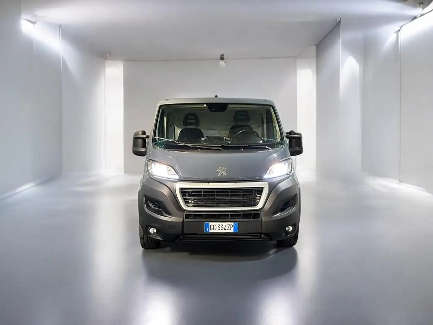 Peugeot Boxer 330 2.2 bluehdi 120cv S&S L1H1 E6d Grau - 2