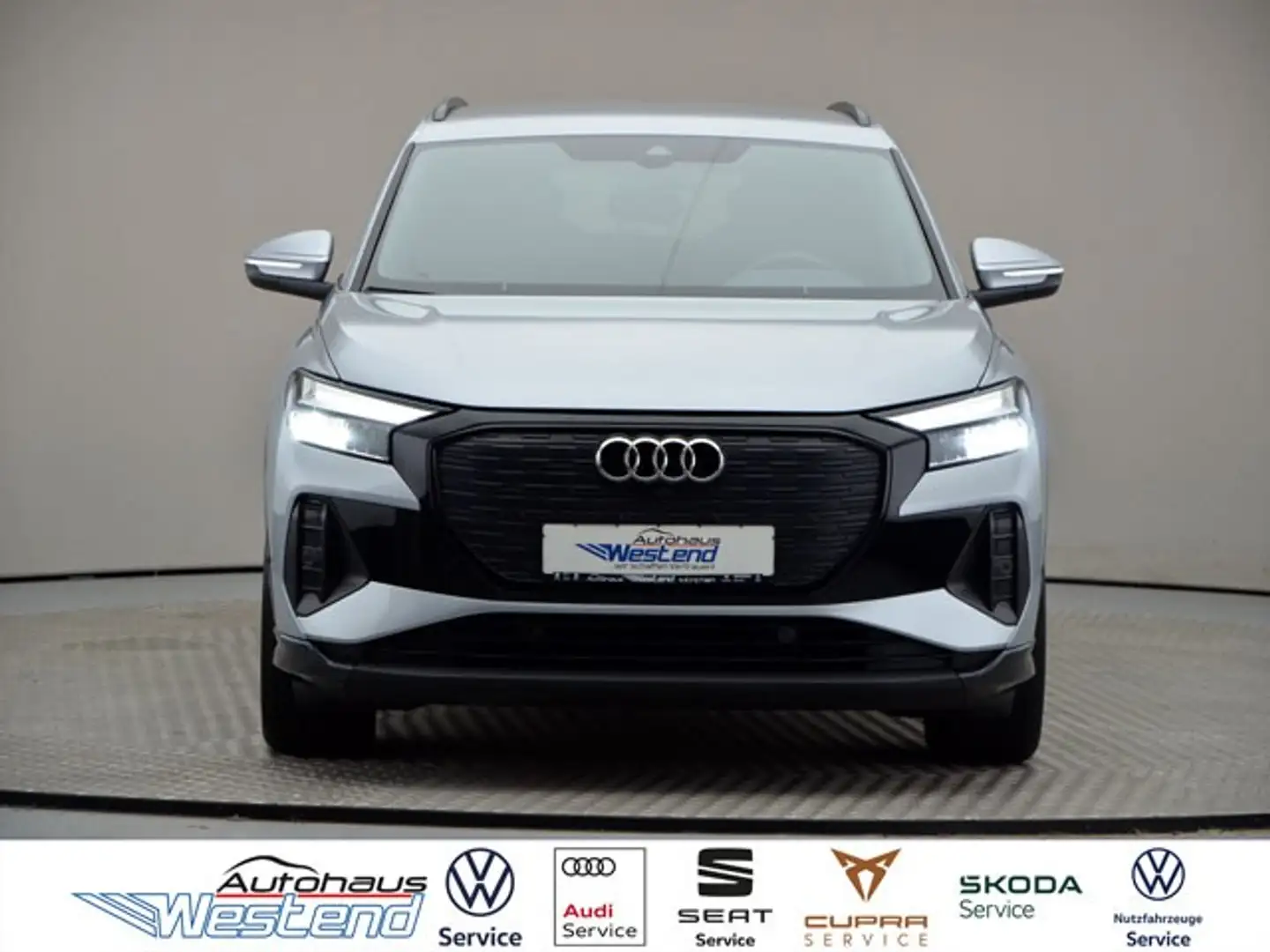 Audi Q4 e-tron 220kW quattro Navi LED Klima Navi Einparkhilfe Silber - 1