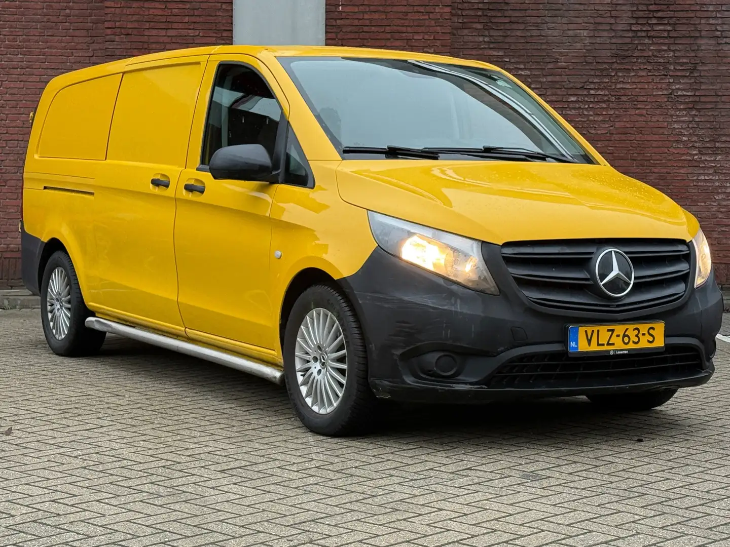 Mercedes-Benz Vito EVito Extra Lang 66 kWh|LONG-RANGE|AUTOMAAT|NAVI|2 Geel - 1
