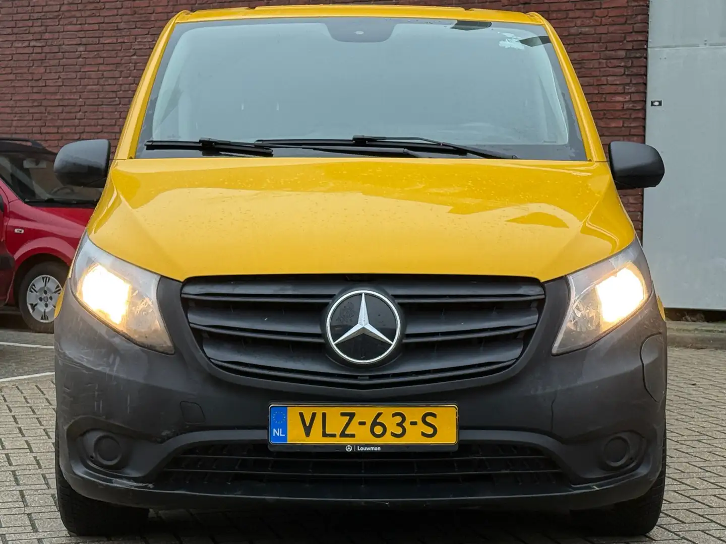 Mercedes-Benz Vito EVito Extra Lang 66 kWh|LONG-RANGE|AUTOMAAT|NAVI|2 Geel - 2