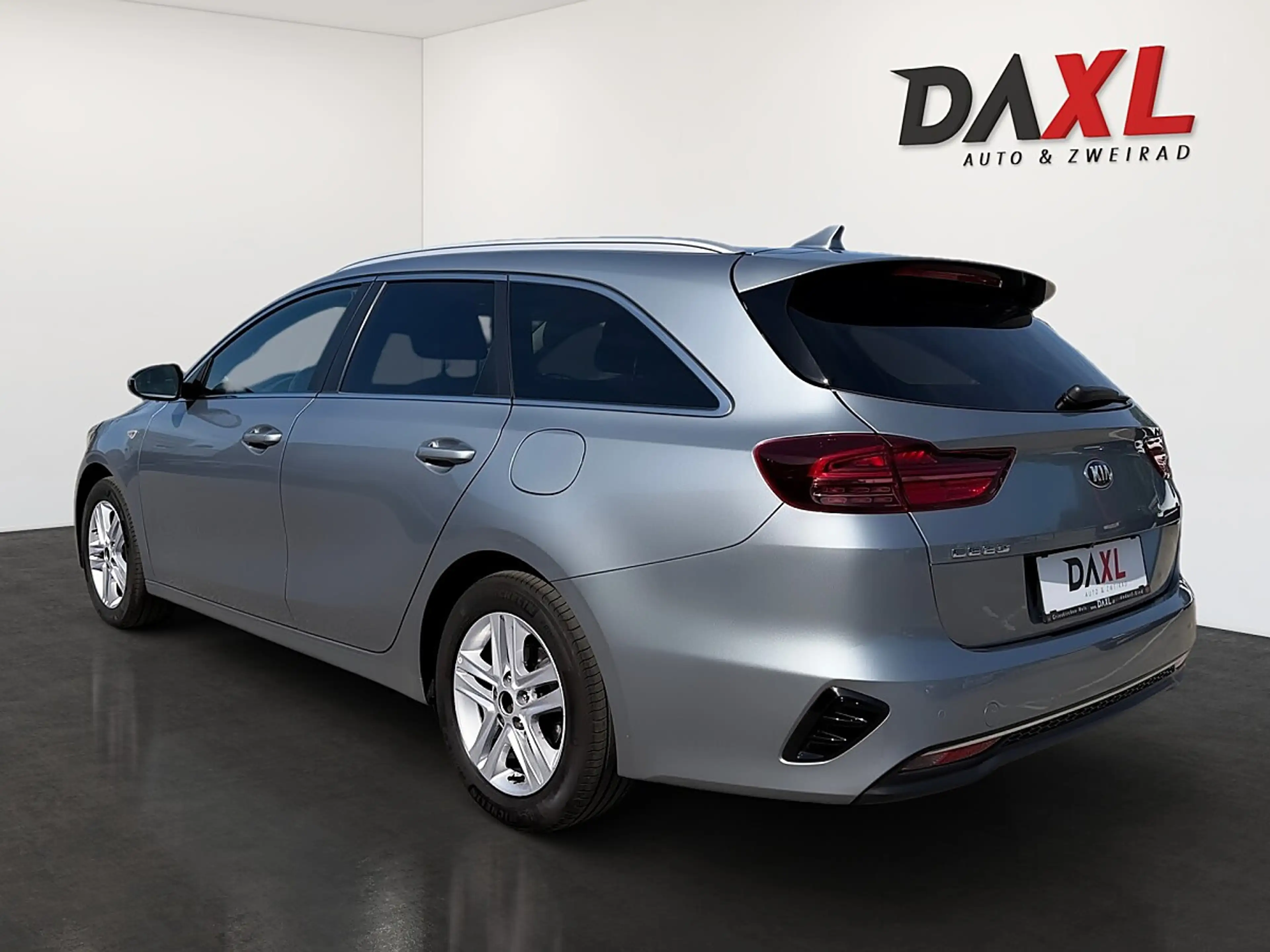 Kia Ceed SW / cee'd SW ceed SW 1,0 T-GDI GPF ISG Silber *unfallfrei* — photo 7