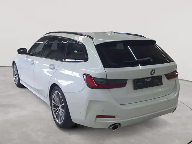 BMW 3 Series view 5