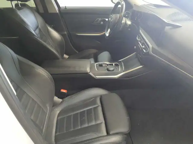 BMW 3 Series view 8