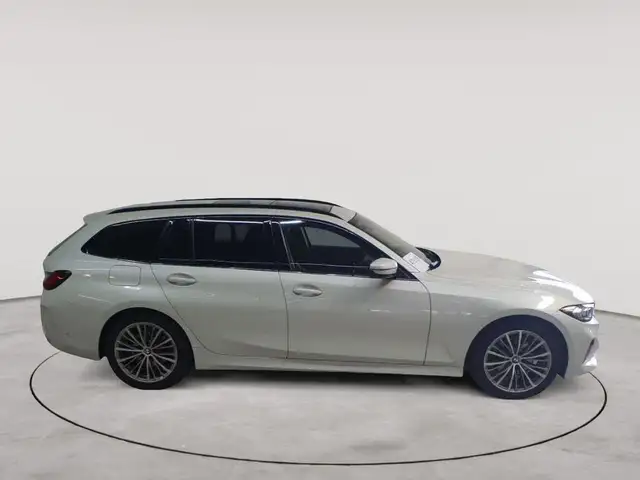 BMW 3 Series view 3