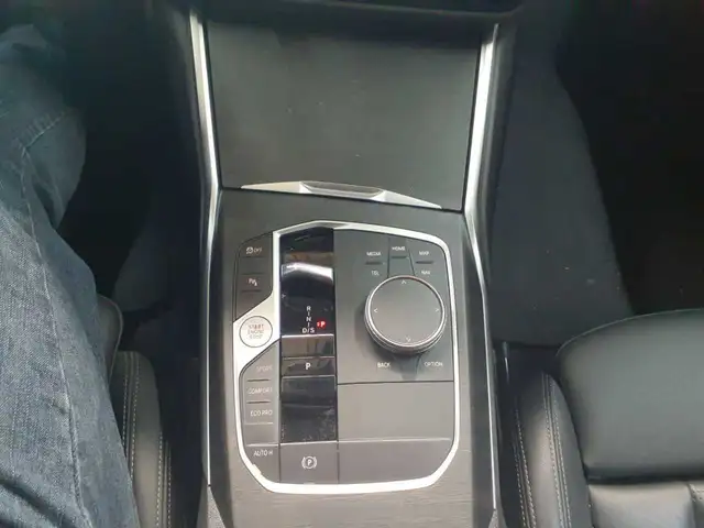 BMW 3 Series view 10