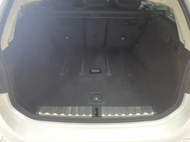 BMW 3 Series view 15
