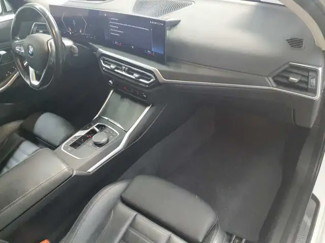 BMW 3 Series view 9