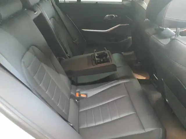 BMW 3 Series view 14