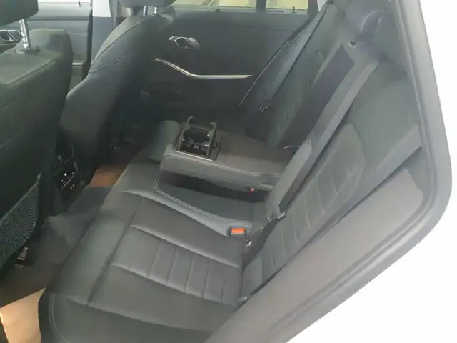 BMW 3 Series view 13