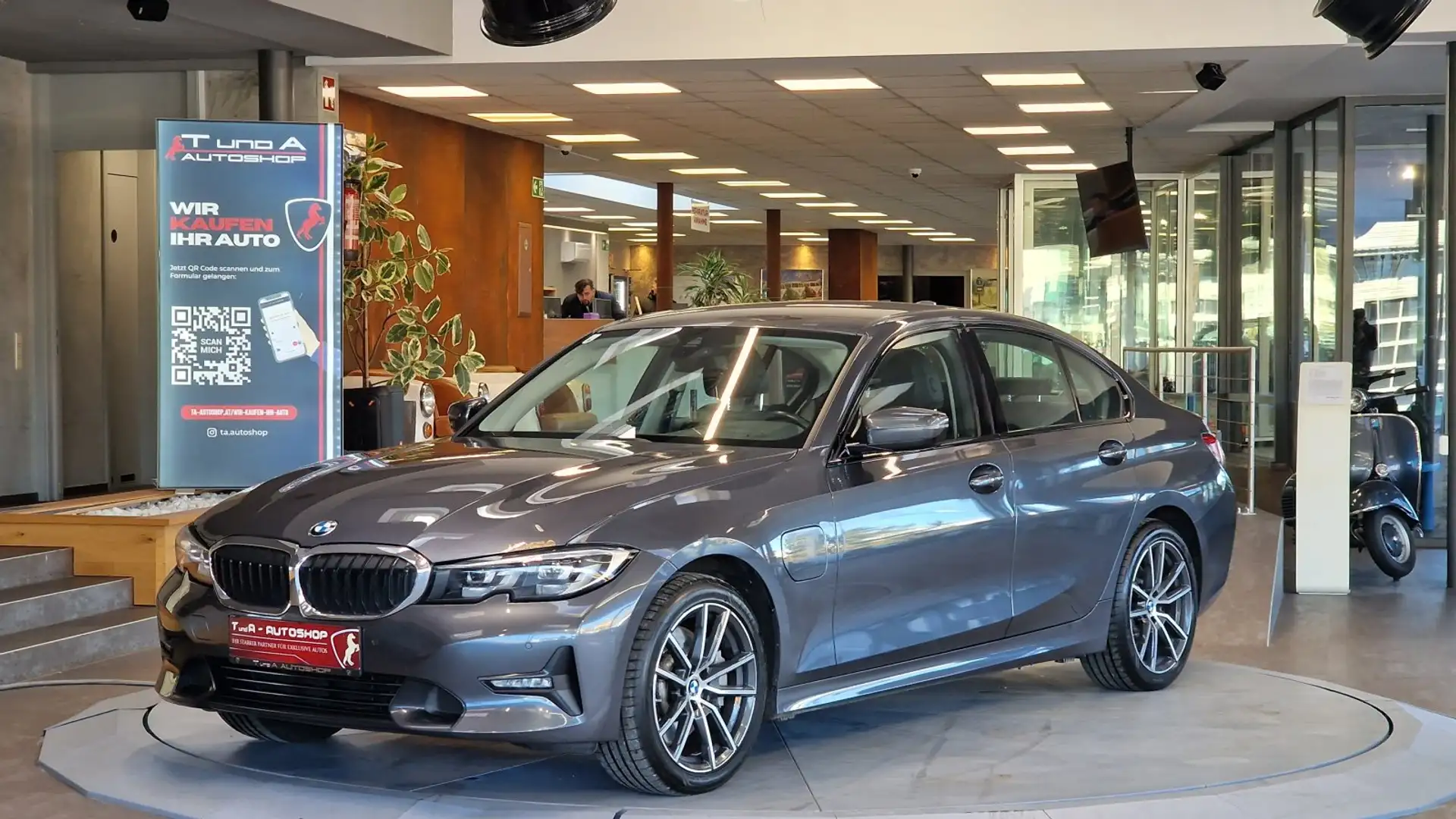 BMW 330 e Hybrid 1-Hand Aut. *Live Cockpit*Navi*H&K*LED* Grau - 2