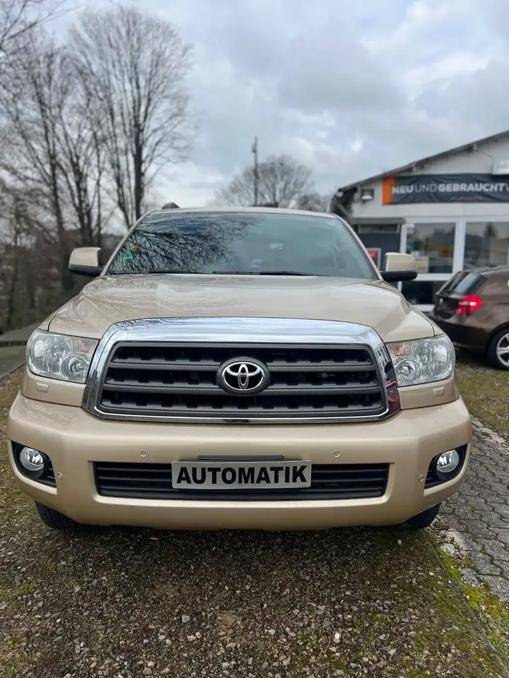 Toyota Sequoia