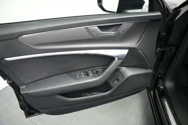 Audi A6 Avant view 11
