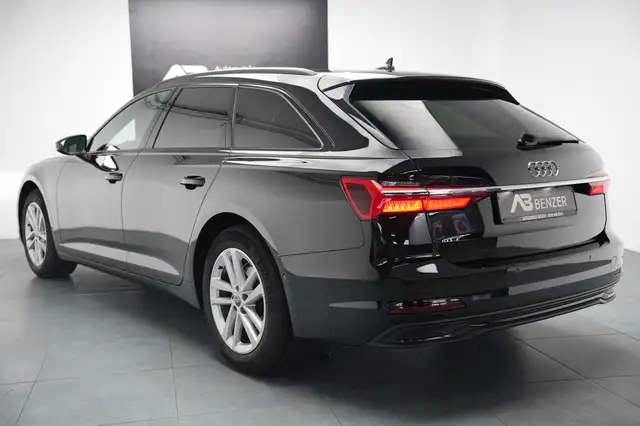 Audi A6 Avant view 7