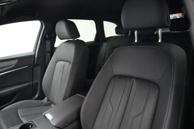 Audi A6 Avant view 12