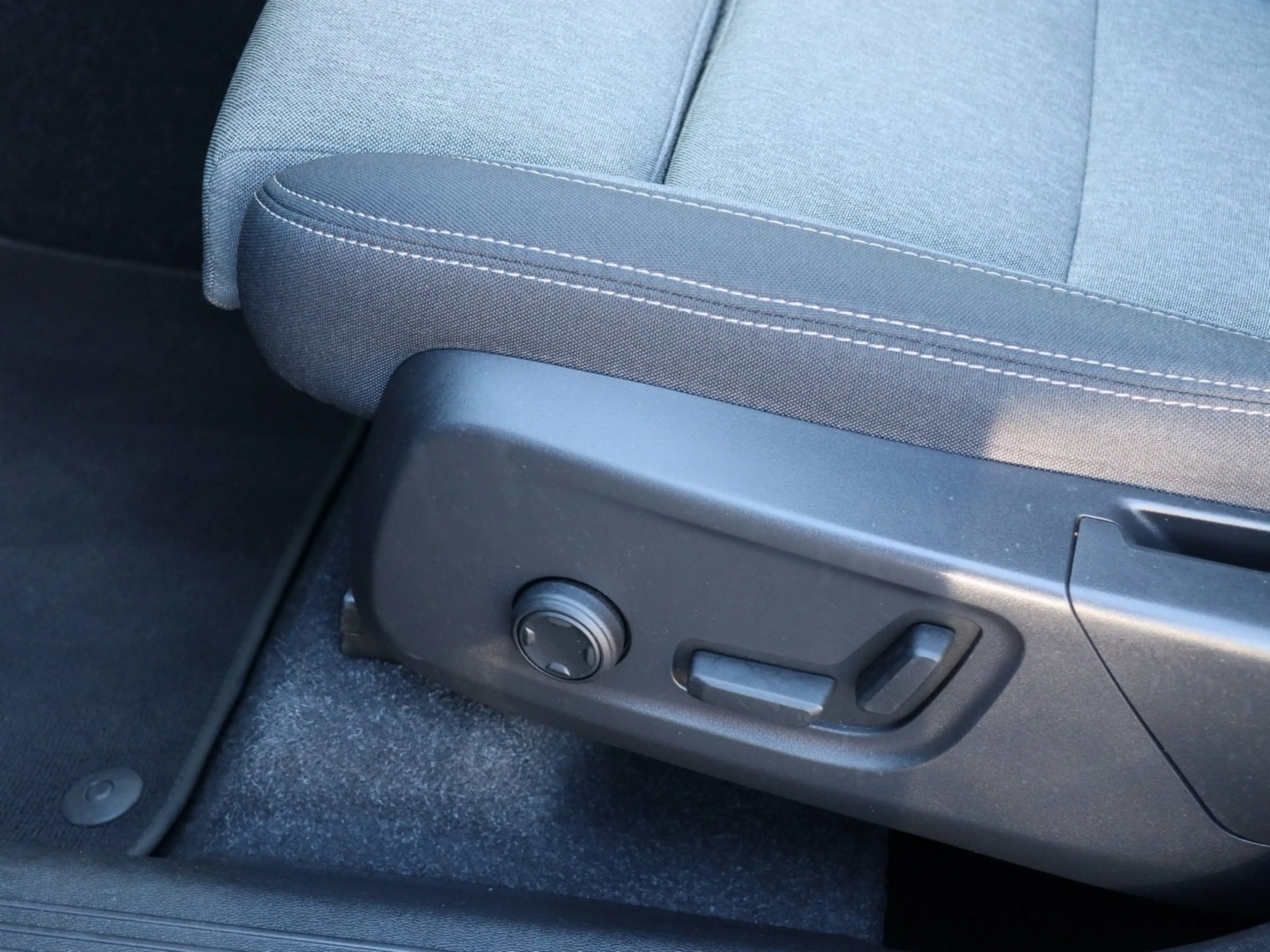 Volvo XC40 B3 Core Aut. Navi*PDC*LED — photo 13