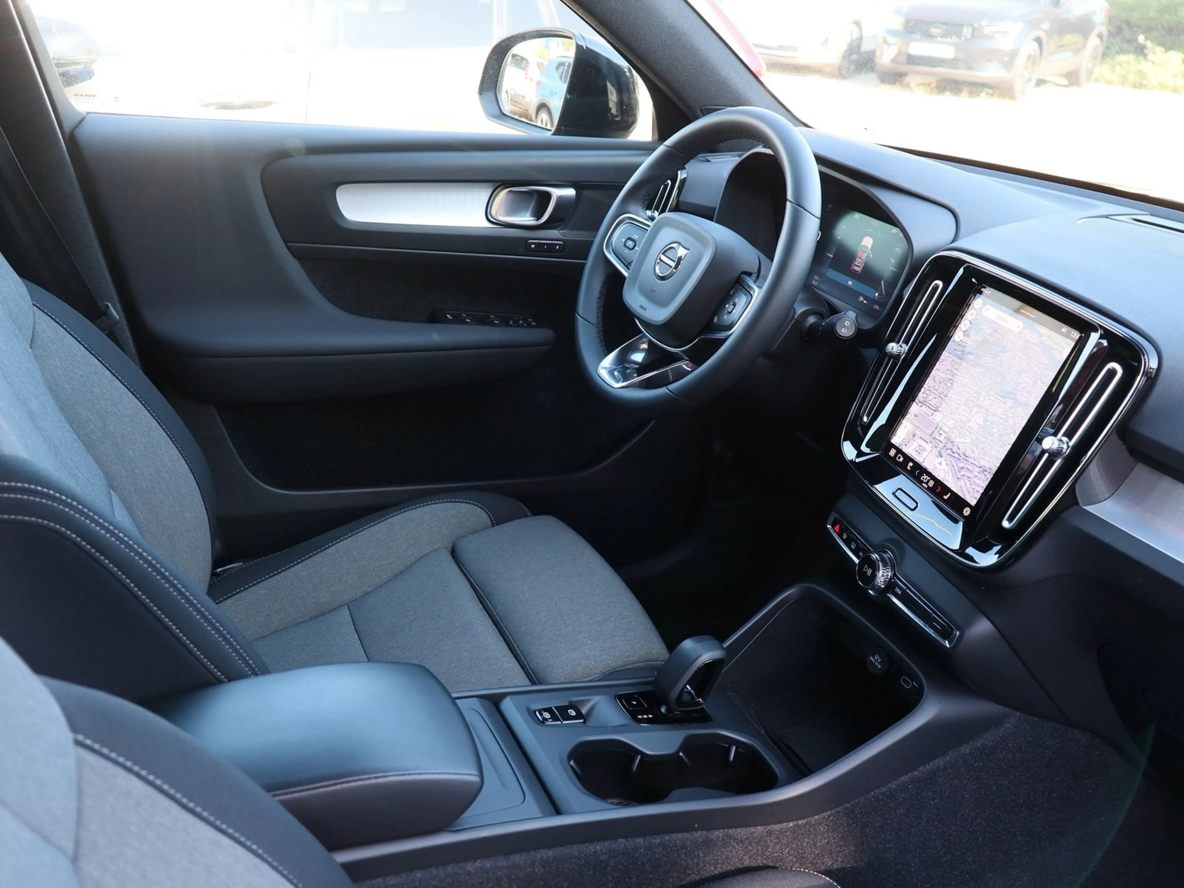 Volvo XC40 B3 Core Aut. Navi*PDC*LED — photo 3