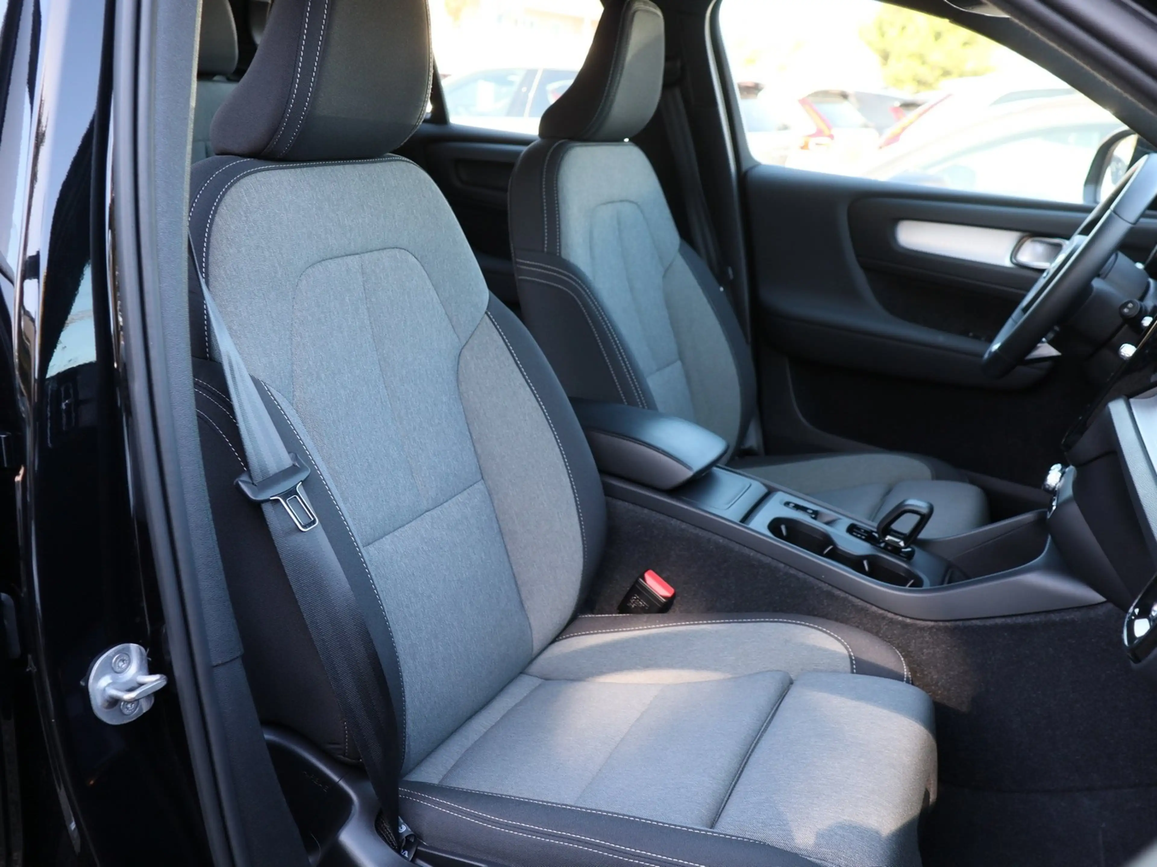 Volvo XC40 B3 Core Aut. Navi*PDC*LED — photo 6