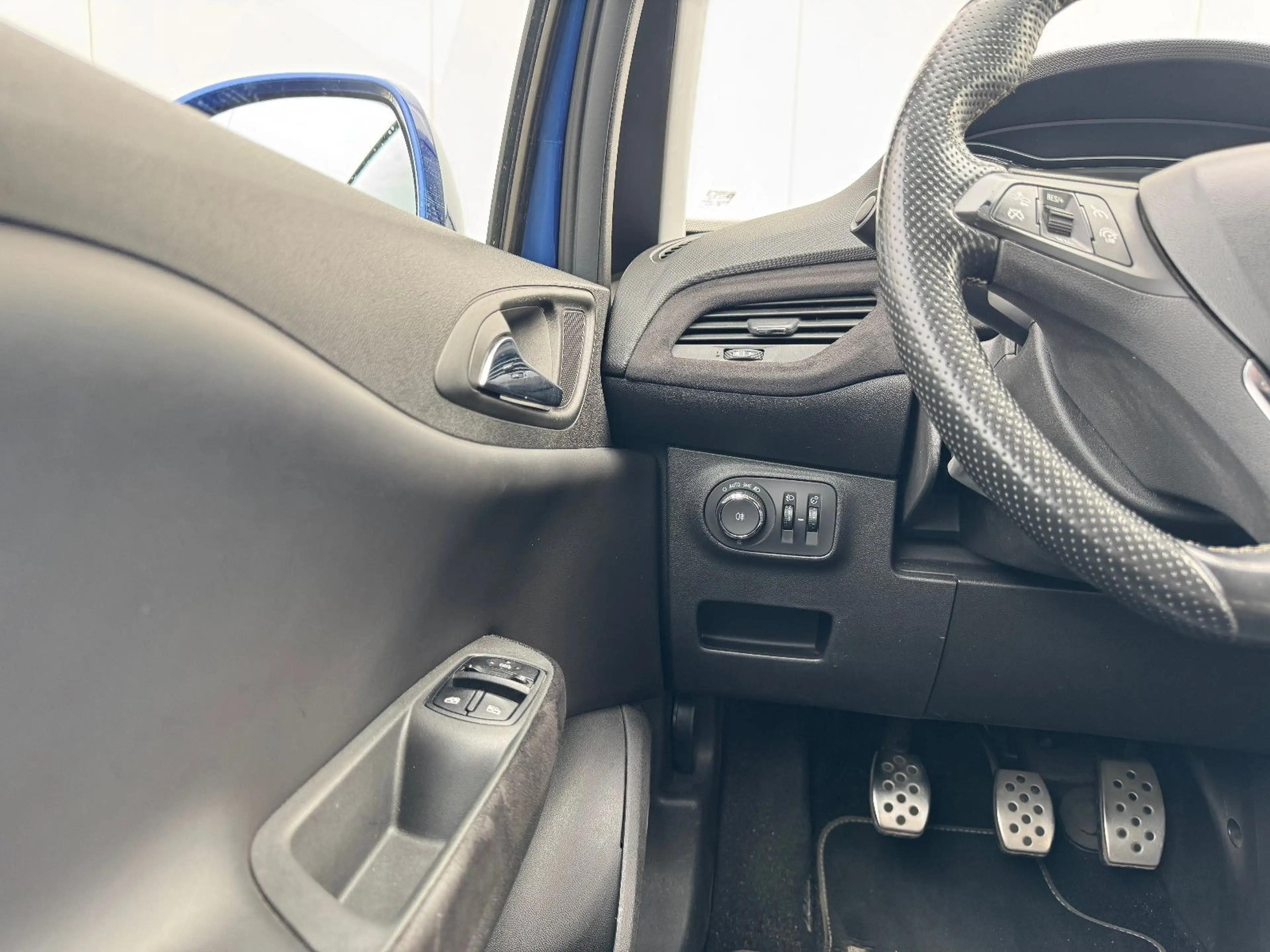 Opel Corsa Opel Corsa OPC 1.6 Turbo 207PS RECARO LEDER 18 — photo 13