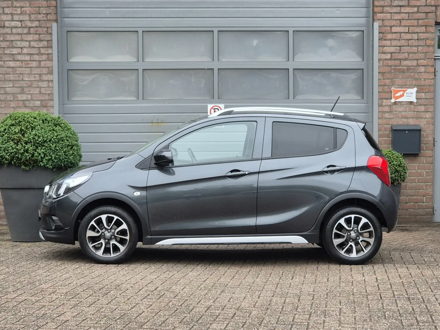 Opel Karl 1.0 Rocks, Stoel verwarming / Incl Winterbanden op Grijs - 2