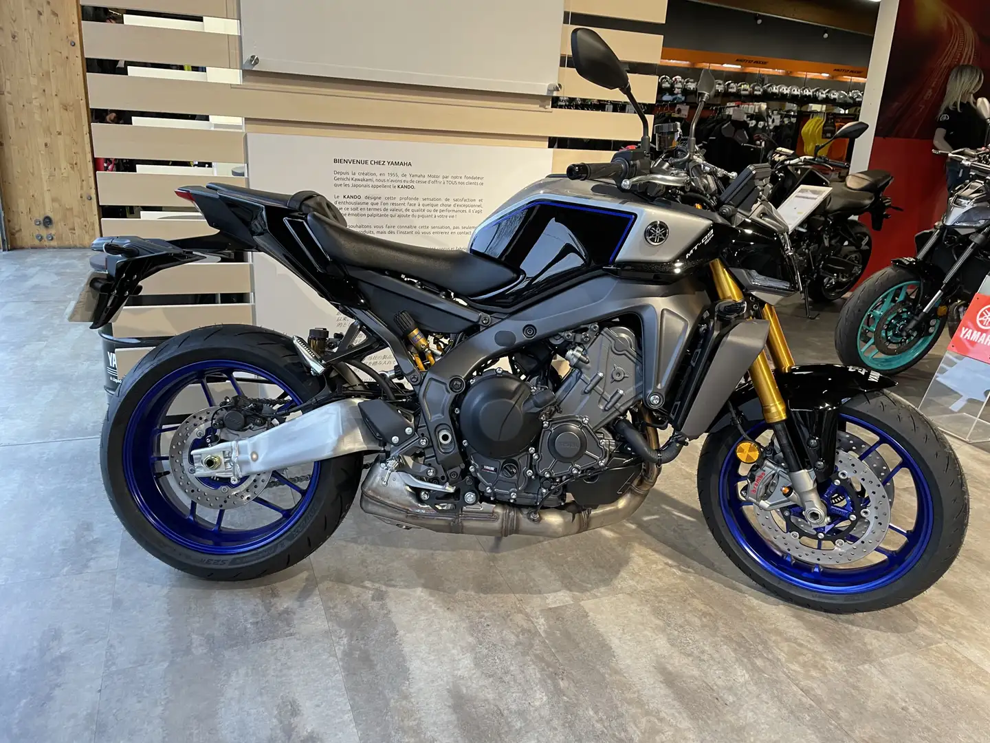 Yamaha MT-09 Schwarz - 1