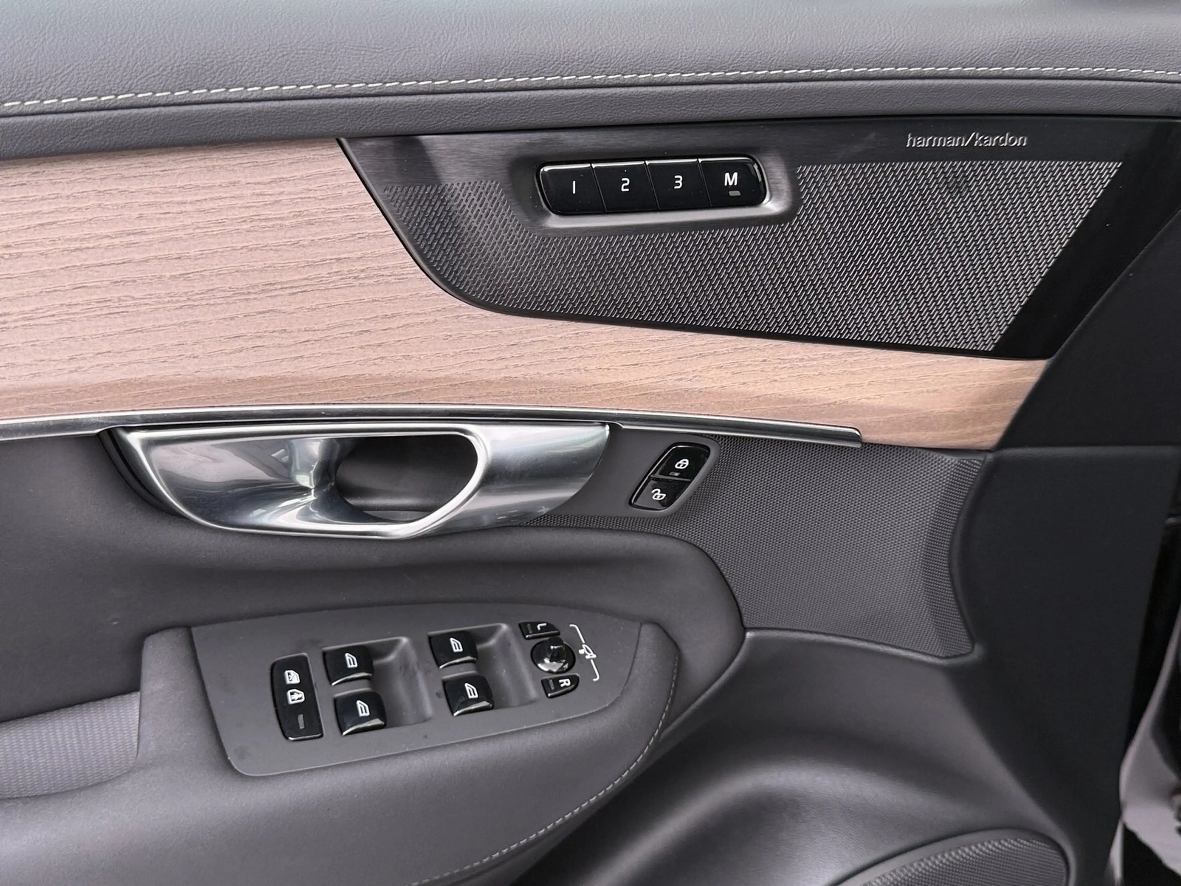 Volvo XC90 T8 Plus Dark Plug-In Hybrid AWD HUD FACEL. — photo 13