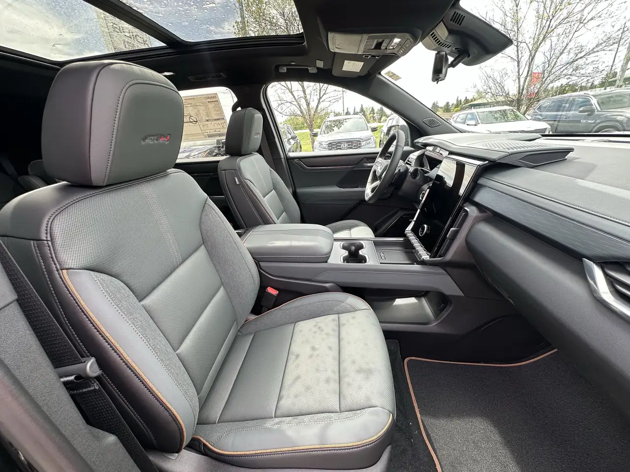 GMC Acadia снимка GMC Acadia