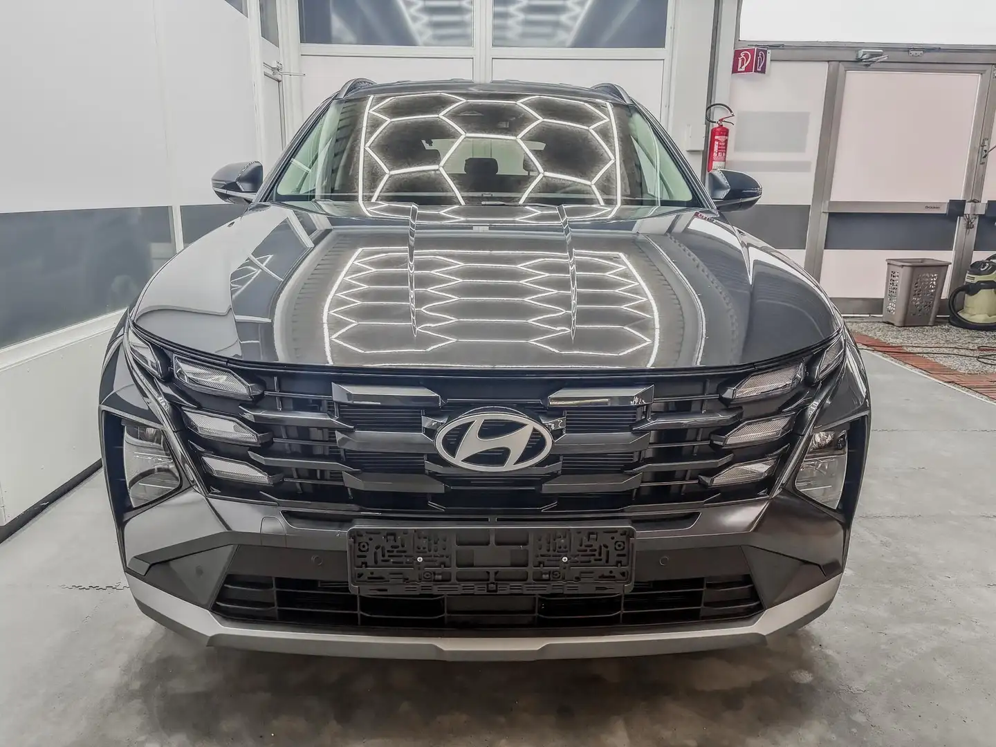Hyundai TUCSON STYLE AUT KLIMAAUTOMATIK TOTWINKEL NAVI SHZ RFK... Grau - 2