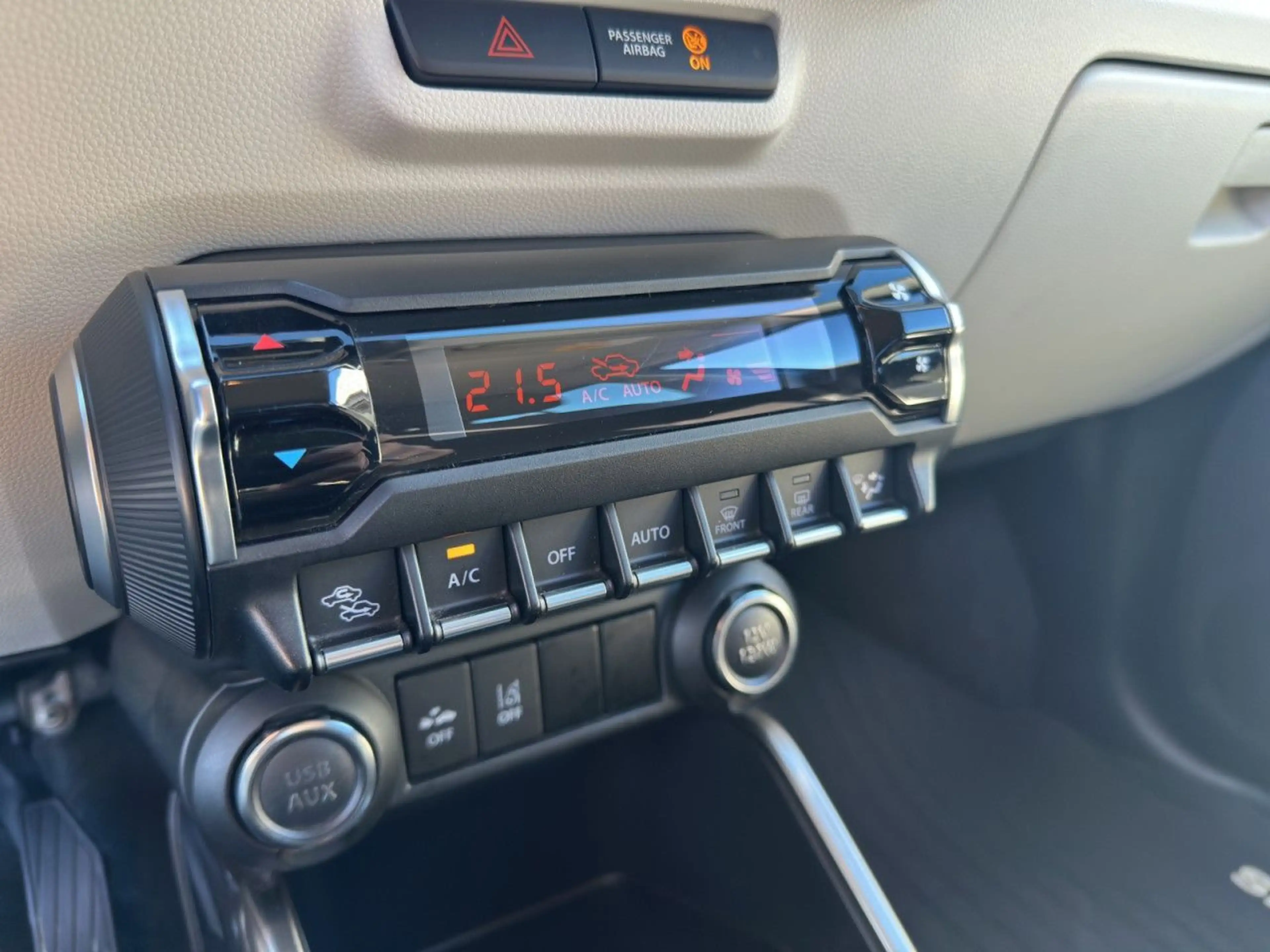 Suzuki Ignis Comfort+ Bluetooth Navi LED Klima — photo 15