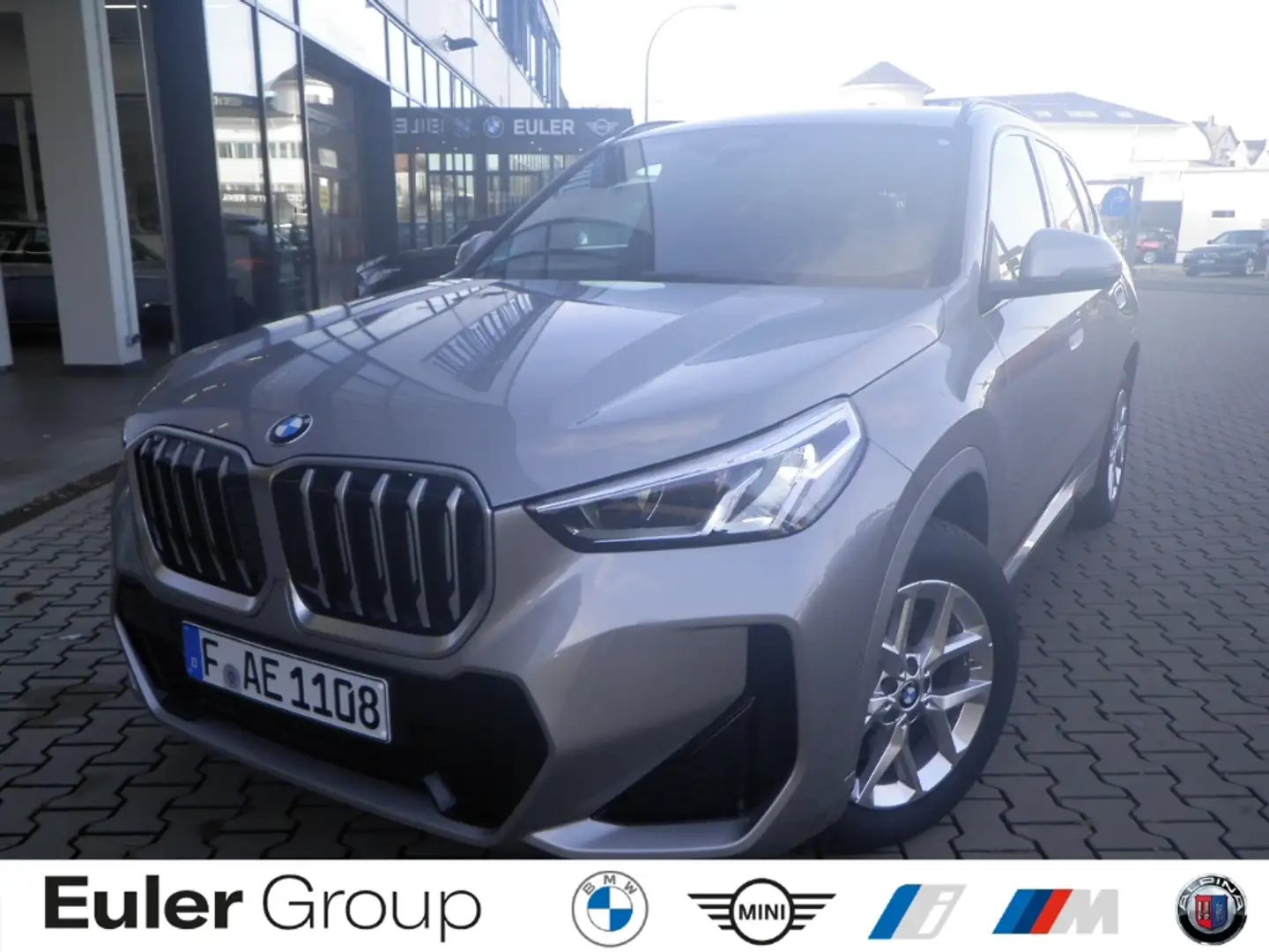 BMW X1 sDrive20i Sportpaket AD Navi Digitales Cockpit Sou Silber - 1