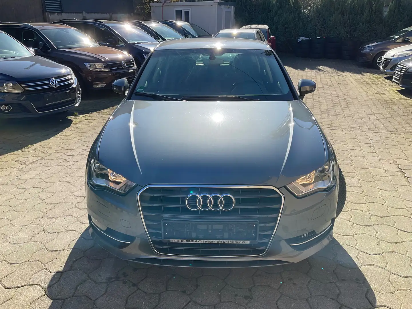 Audi A3 1.4 TFSI, Sportback, NAVI, AHK, 2 x ALU Gris - 2