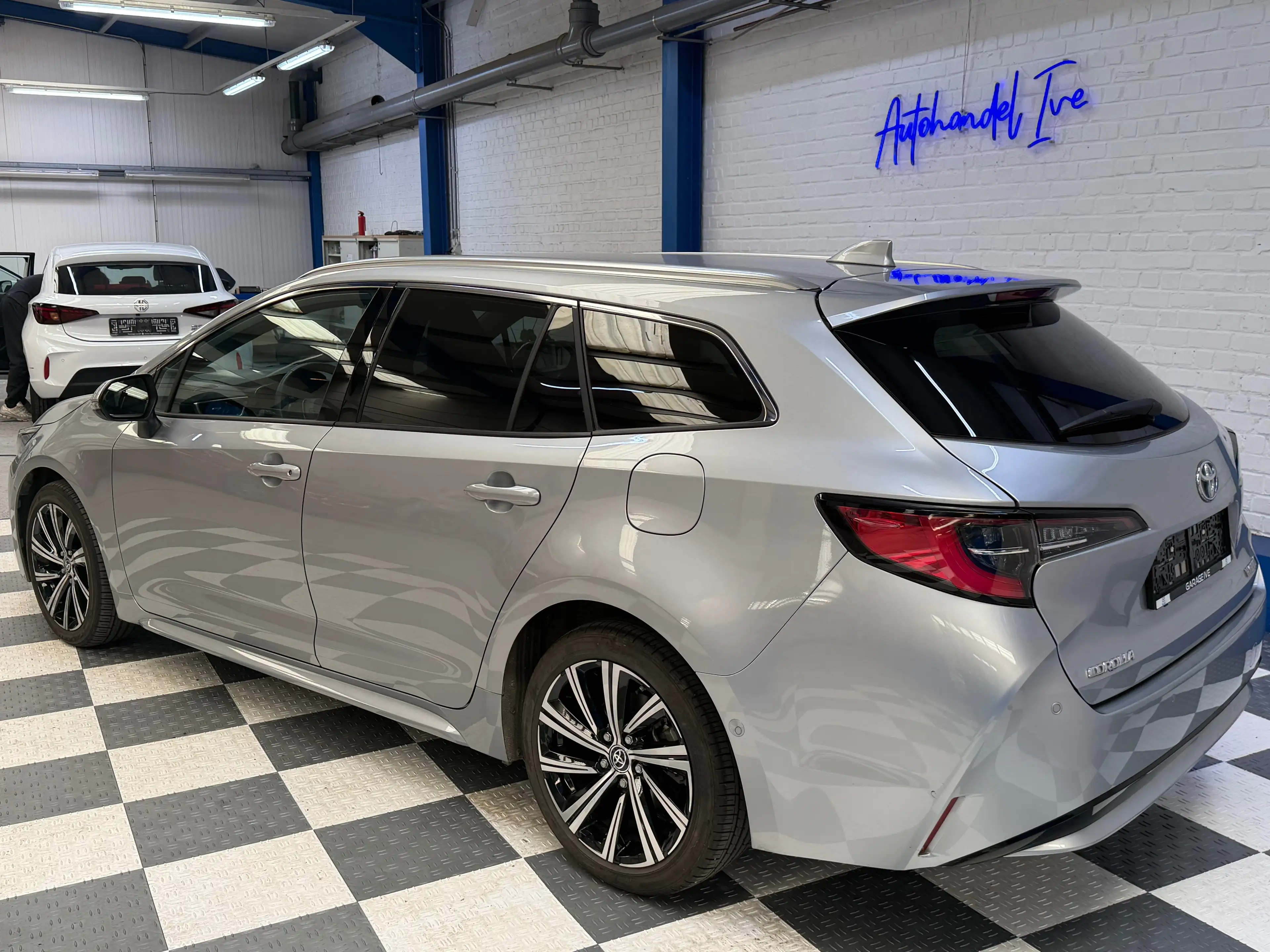 Toyota Corolla Corolla **Elektro/Benzine** — photo 6