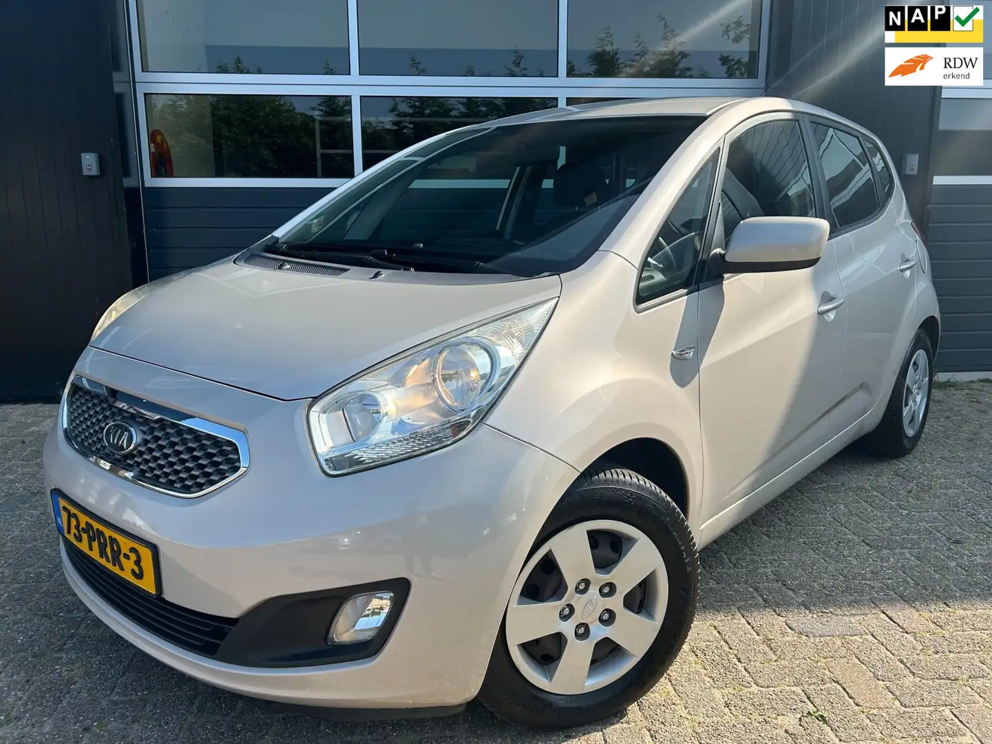 Kia Venga 1.4 CVVT Seven|Airco|Cruise control!| Grijs - 1