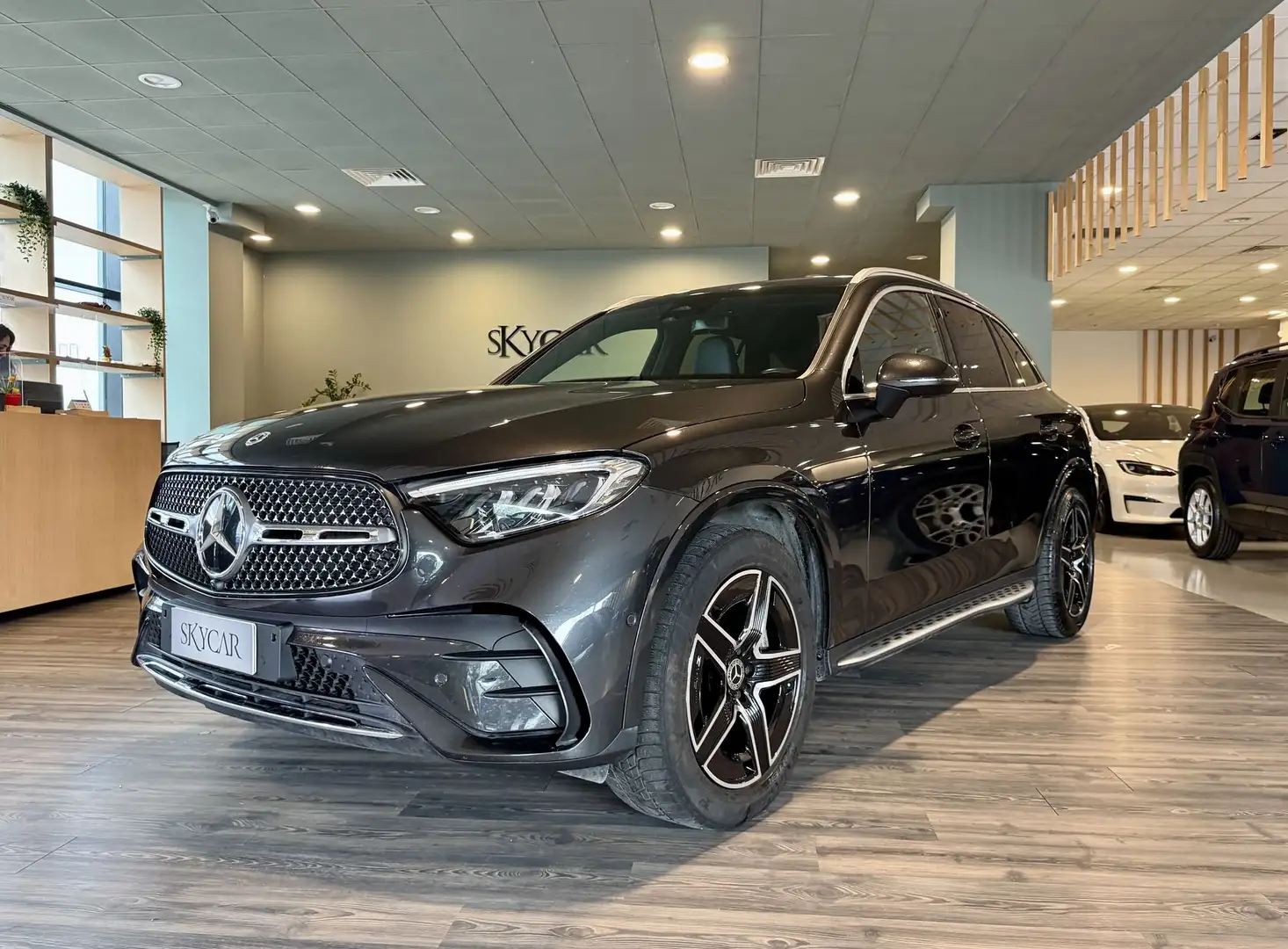 Mercedes-Benz GLC 220 GLC 300de 4Matic Plug-in Hybrid AMG Advanced Grijs - 1