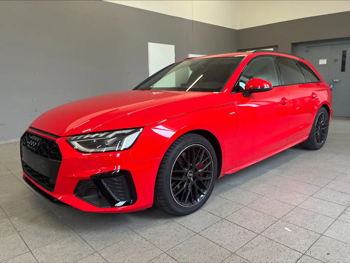Audi A4 Avant 45 TFSI qu. 2x S-Line*Matrix*S-Sitze*B&O Rot - 2
