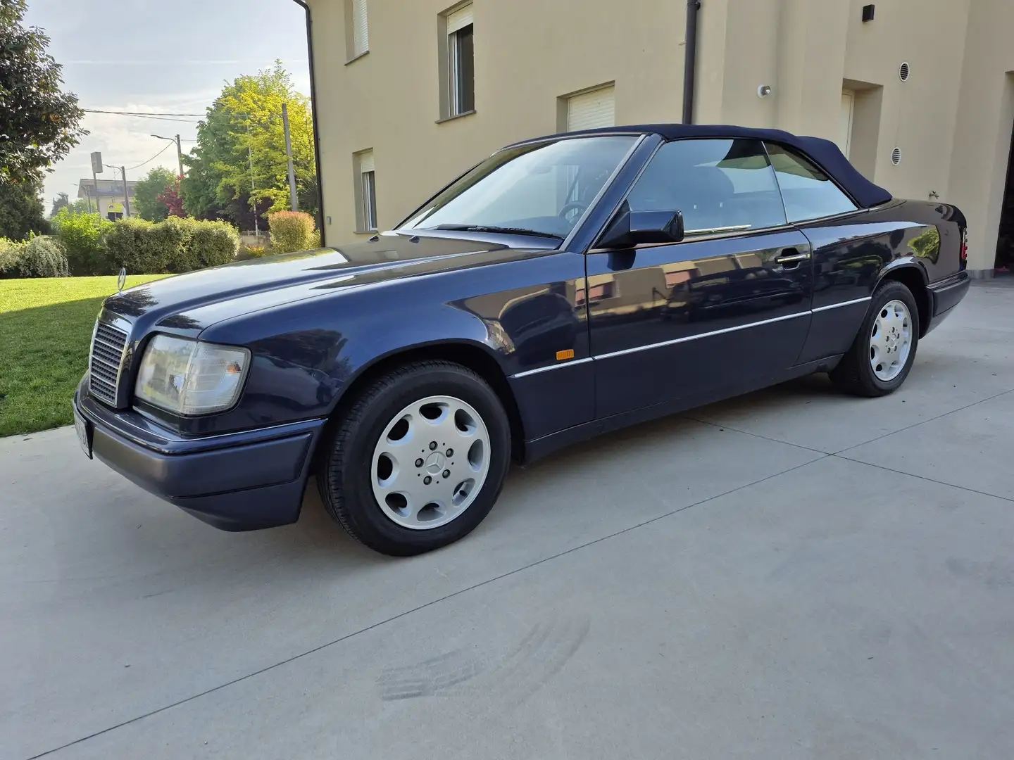 Mercedes-Benz E 200 Cabrio - 1
