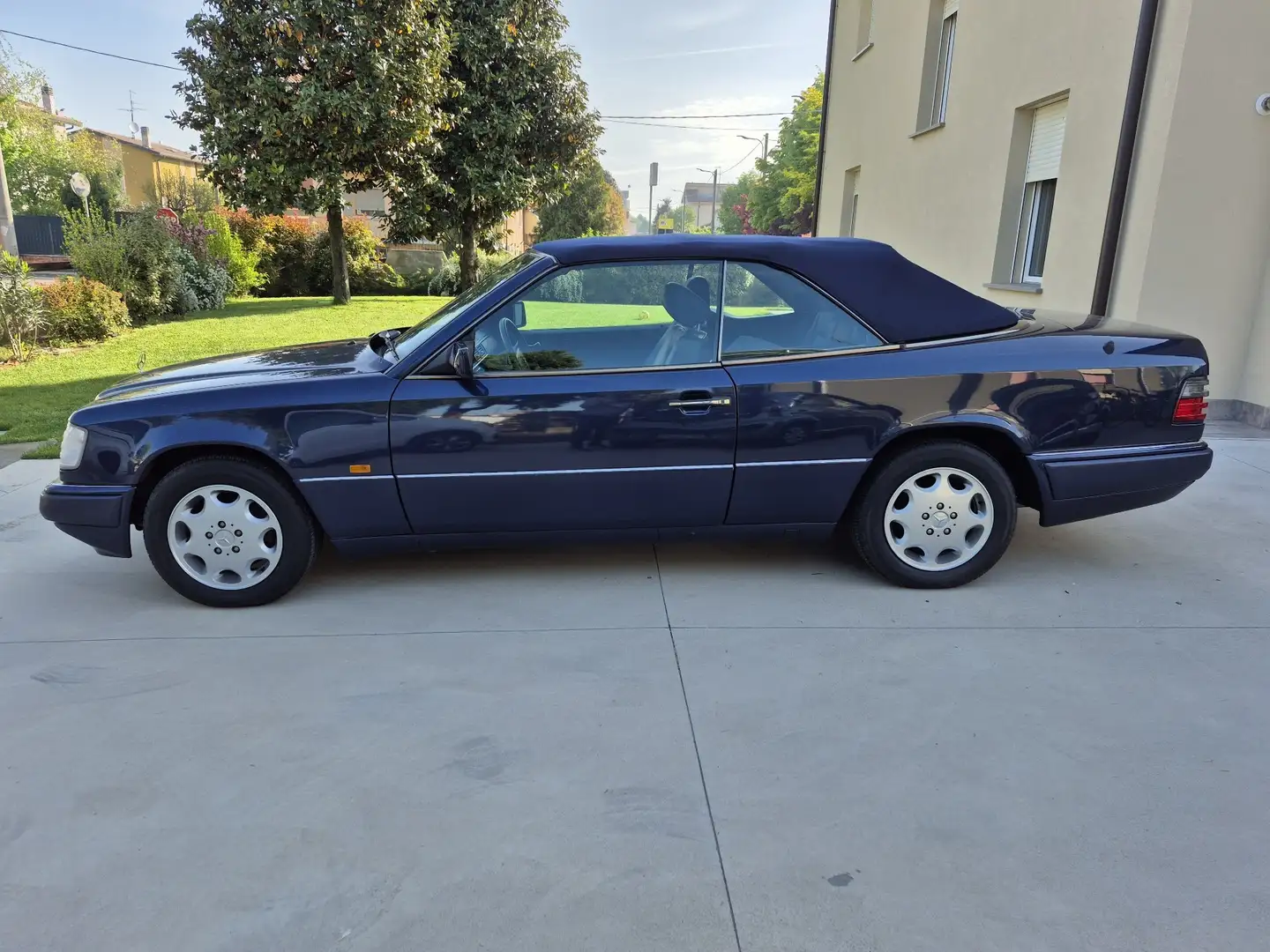 Mercedes-Benz E 200 Cabrio - 2