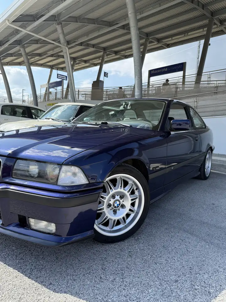 BMW 320i, foto 2