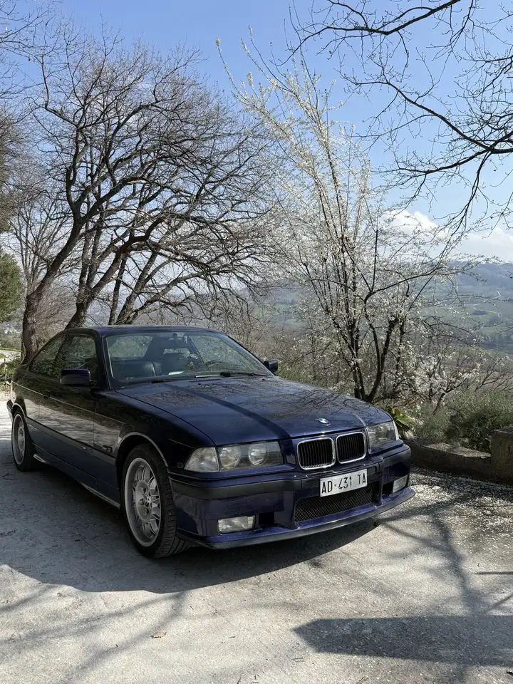 BMW 320i, foto 1