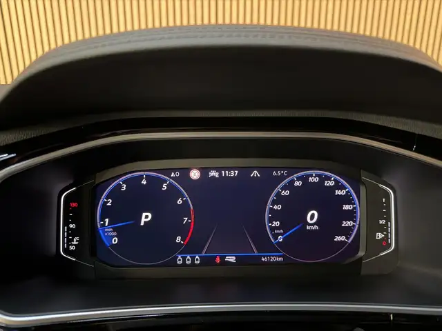 Volkswagen T-Roc view 15