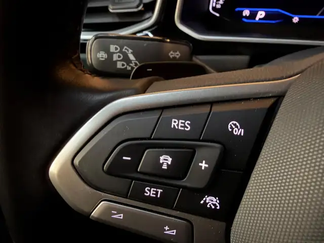 Volkswagen T-Roc view 20