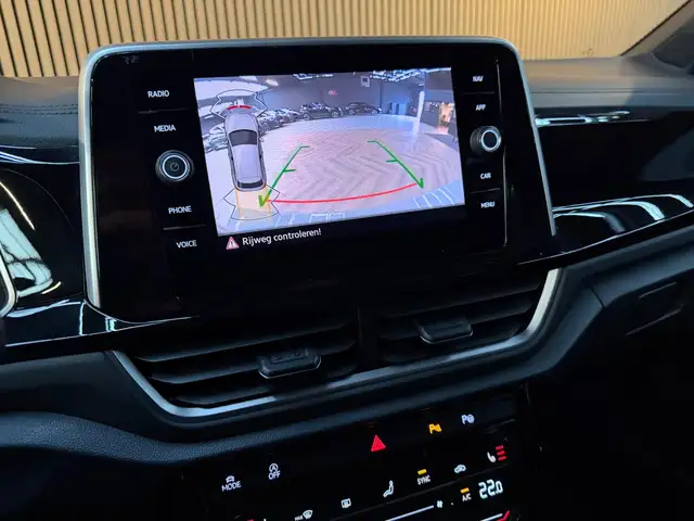 Volkswagen T-Roc view 17