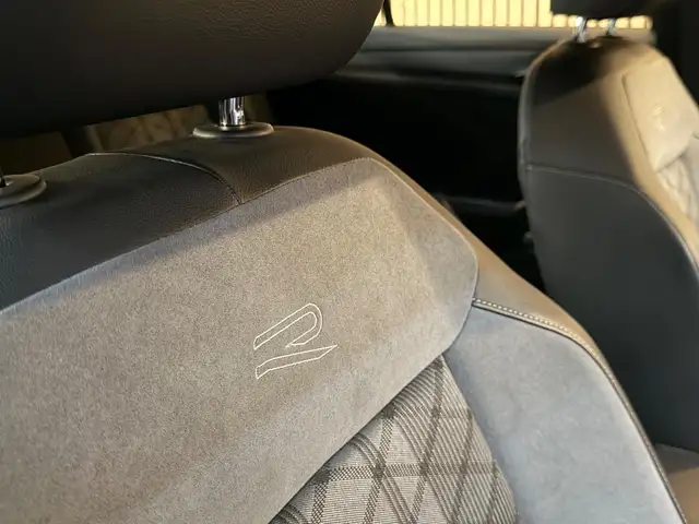 Volkswagen T-Roc view 9