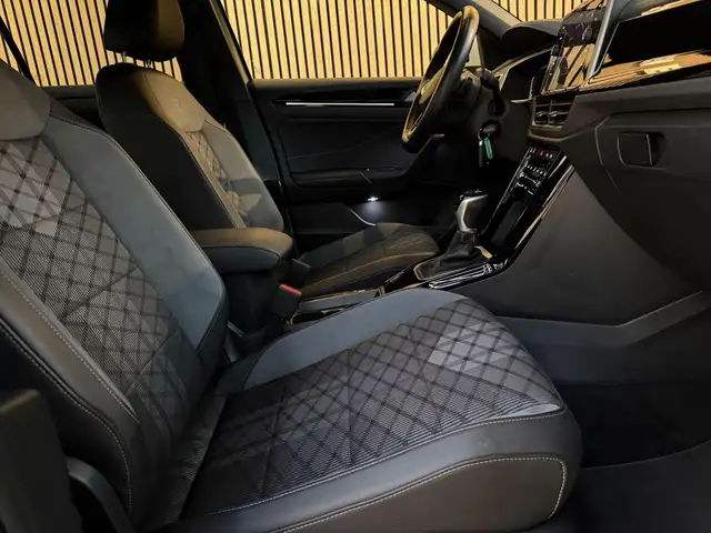 Volkswagen T-Roc view 8