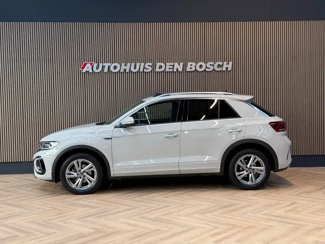 Volkswagen T-Roc view 3